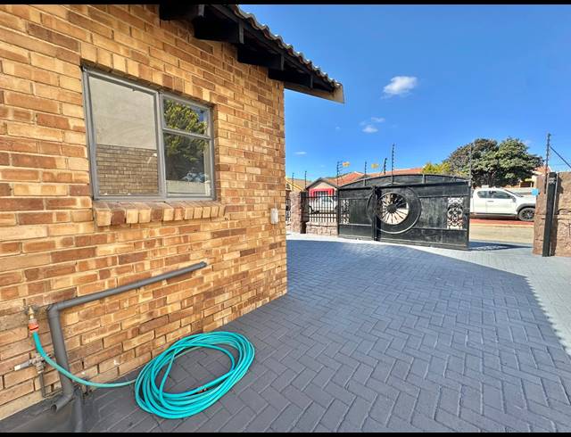 3 BEDROOM HOUSE FOR SALE IN IVY PARK